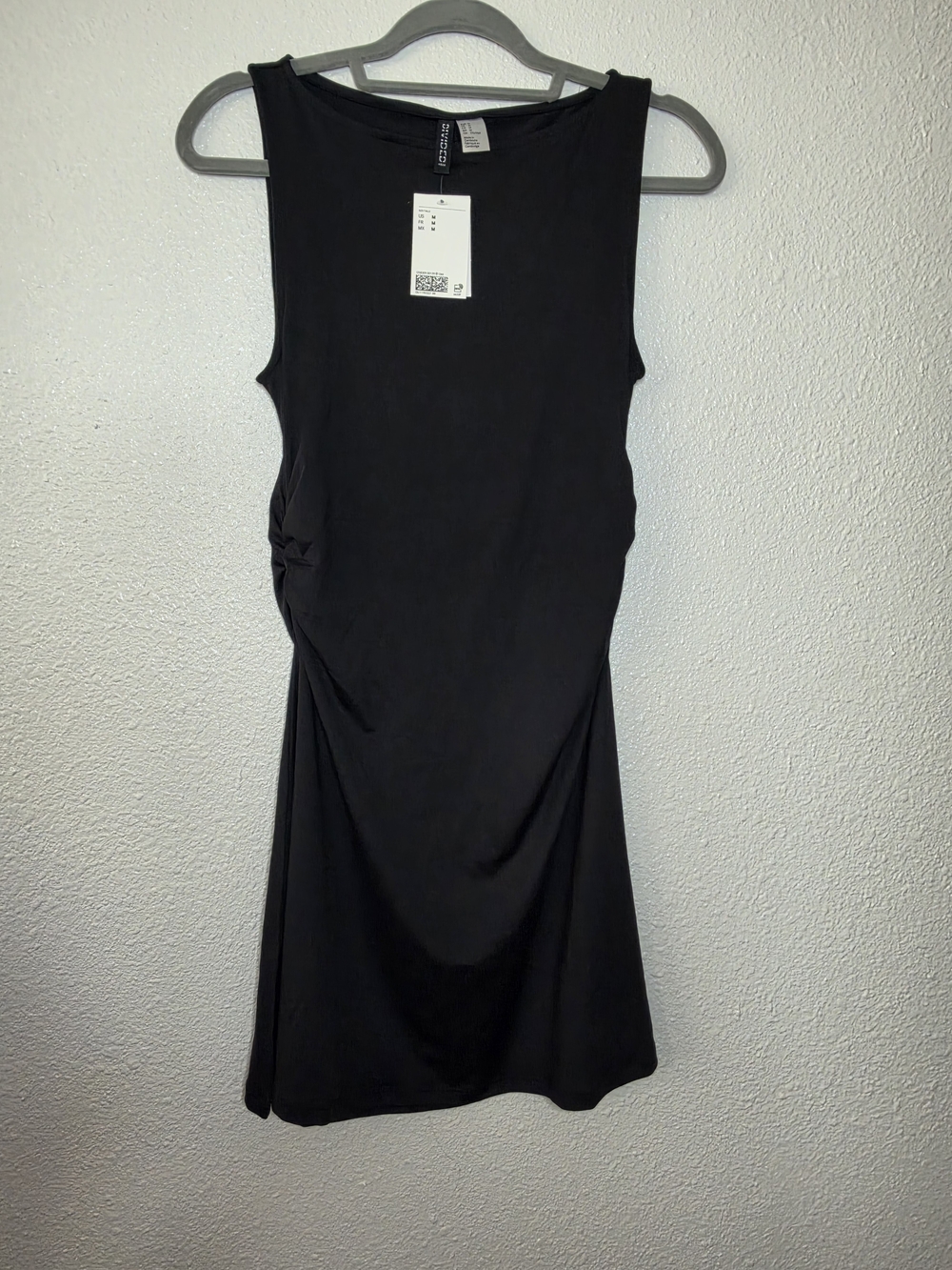 Divided Black Sleeveless Dress